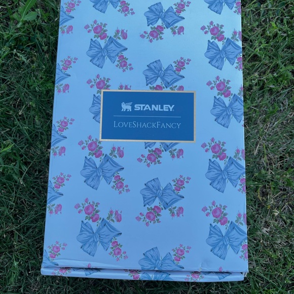 Stanley Blue and White Cup - Picture 3 of 3